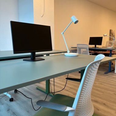 24/7 nutzbare Arbeitsplätze, ausgestattet mit W-Lan, freiem Zugang zur Kaffeemaschine und mehr.