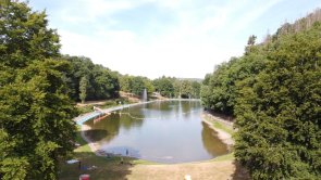 Das Freibad Thalhausermühle von einem Hang herab fotografiert