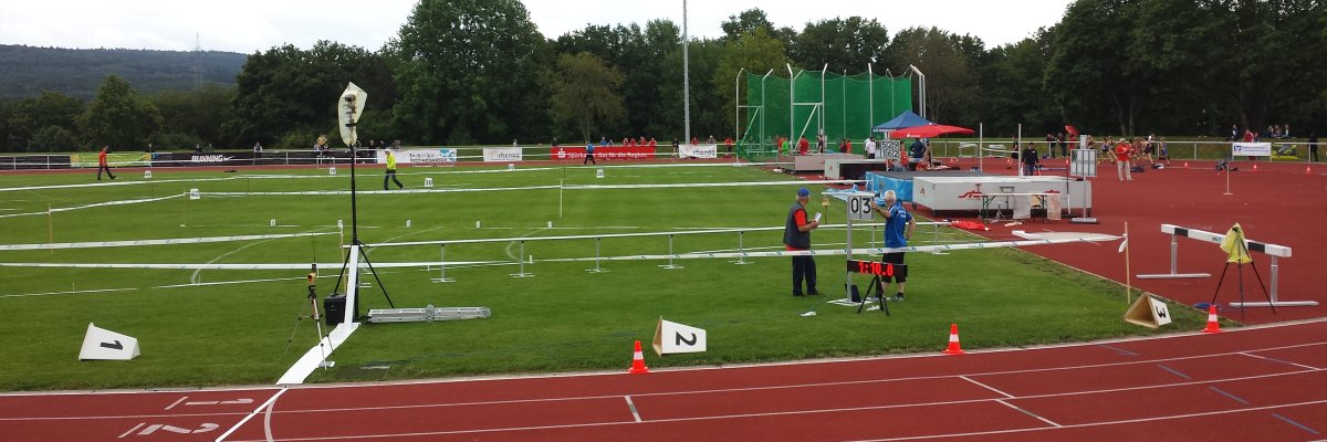 100m-Laufbahn im Stadion