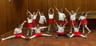 Kindertanzgruppe in Position