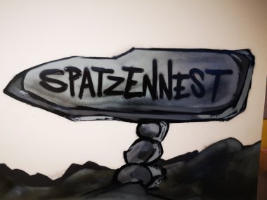 Grafiti: Wegweiser zum Spatzennestgruppe