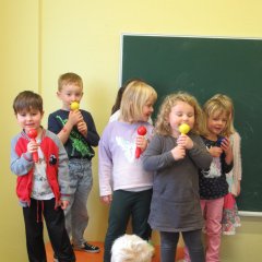 Kinder beim gemeinsamen Singen