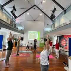 Yogaübung am Gesundheitstag