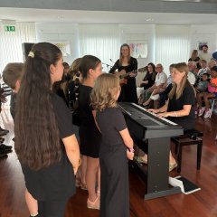 Auftritt vom Grundschulchor beim Spendenabend