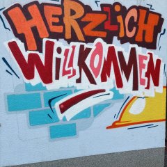 Graffitiprojekt - gestaltete Wand im Raiffeisenstadion in Hamm (Sieg)
