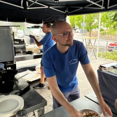 Ofenfrische Pizzen vom Pizza-Service Buenos Aires beim Spendenabend