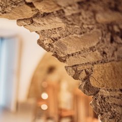 Blick auf die Bruchsteinmauer des Gewölbekellers im Kulturhaus Hamm.